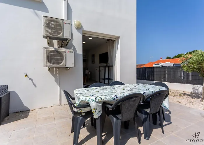 8 Pers Climatisee Avec Terrasse Proche Ferienhaus *
